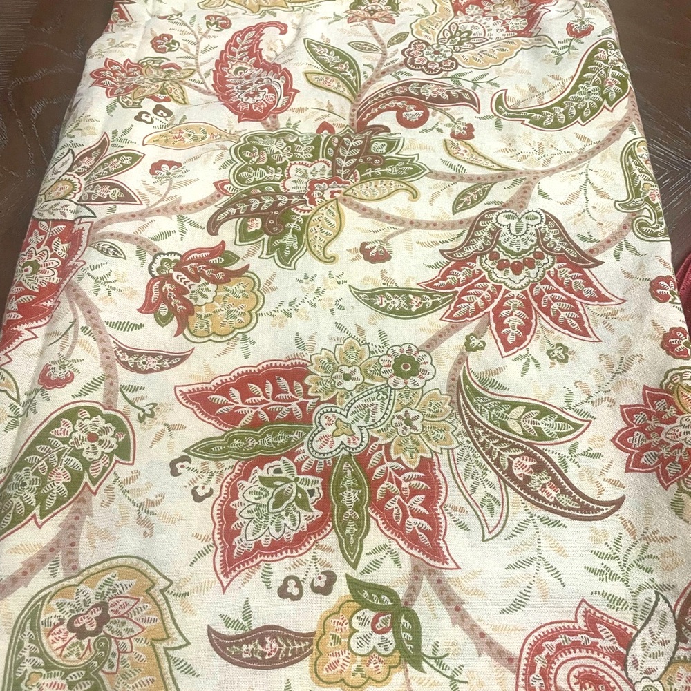 60 x 90 Tablecloth and 4 placemats